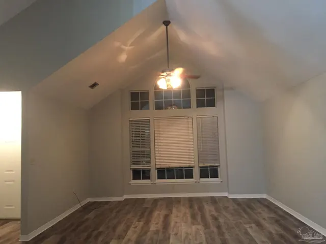 9404 Victoria Ln property photo