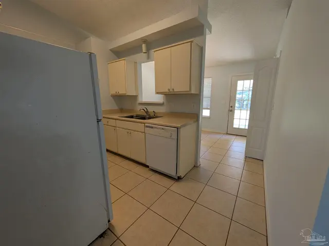 3359 Greenbriar Cir # B property photo