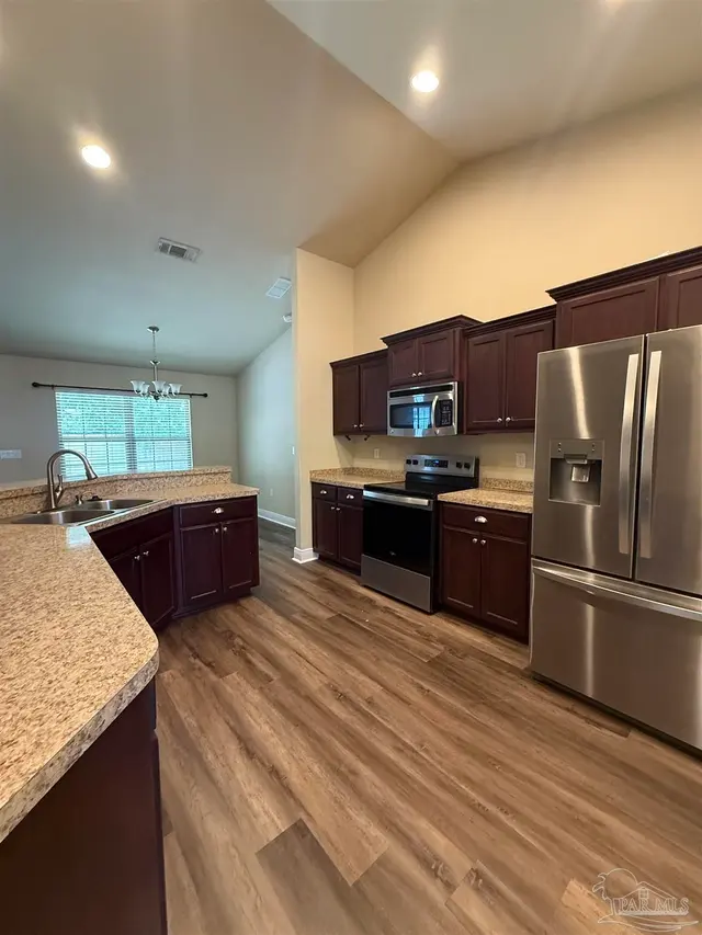4180 Hazelhurst Dr property photo