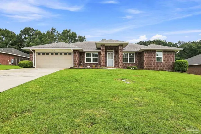 1542 Pelican Pt Dr, Cantonment FL 32533 exterior