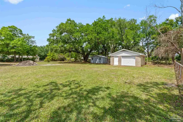 6114 Confederate Dr, Pensacola FL 32503 exterior