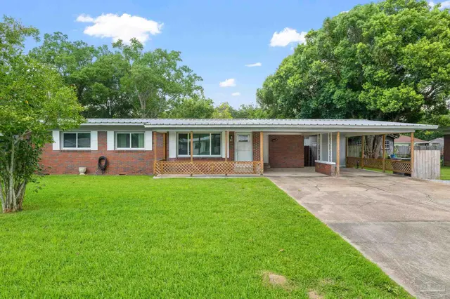 18 Cambridge Ave, Pensacola FL 32534 exterior
