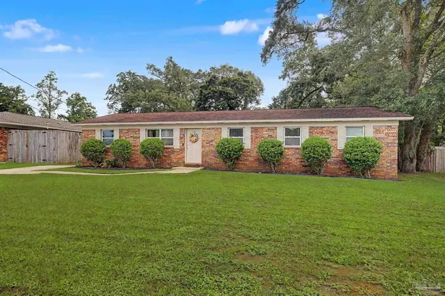 7110 Peninsula Dr, Pensacola FL 32526 exterior