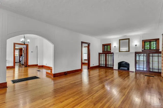 1057 Pauline St property photo