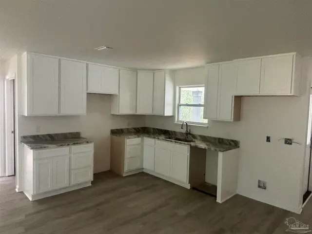 5589 Santa Monica St property photo