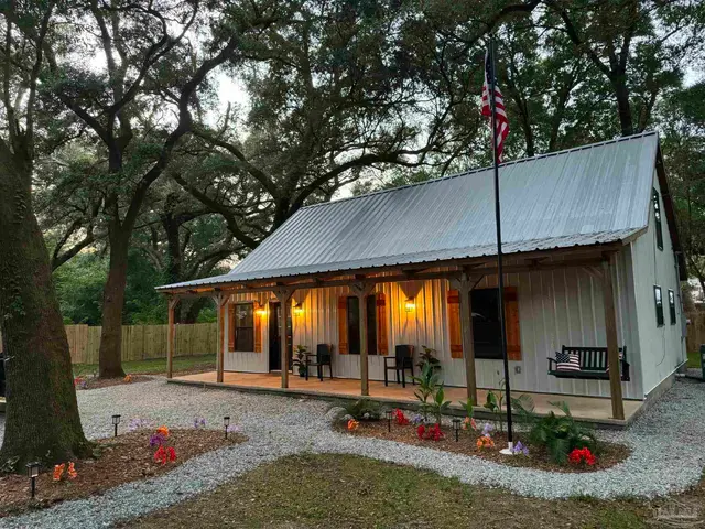 5680 Nicholas St, Pensacola FL 32526 exterior
