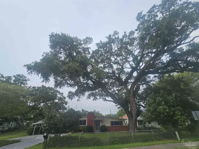 506 E Sunset Ave, Pensacola FL 32507 exterior