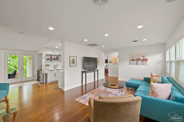 200 Clematis St property photo