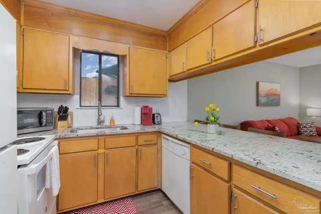 2028 Americus Ave # 5 property photo