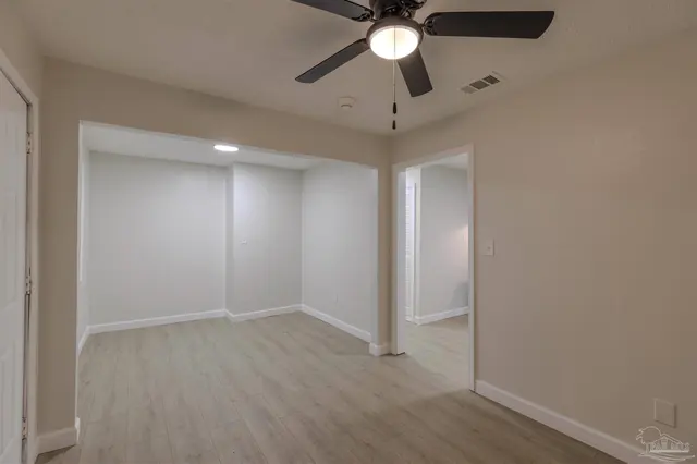 825 Booker Ave property photo