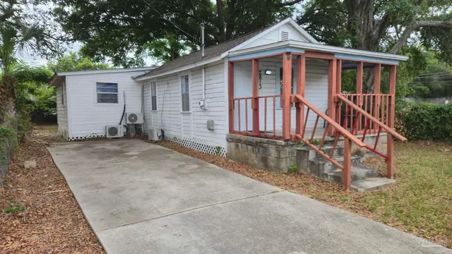 2813 F St property photo