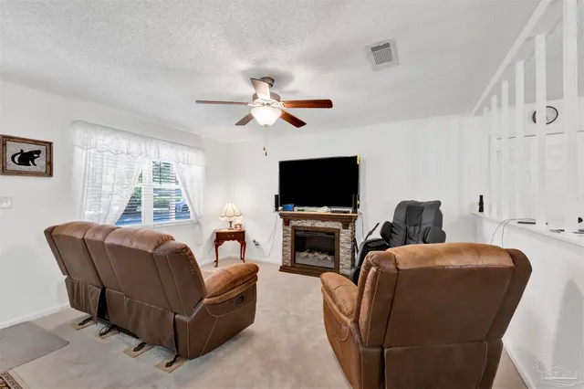 5131 Oakleaf Dr property photo