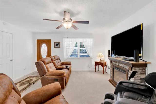 5131 Oakleaf Dr property photo
