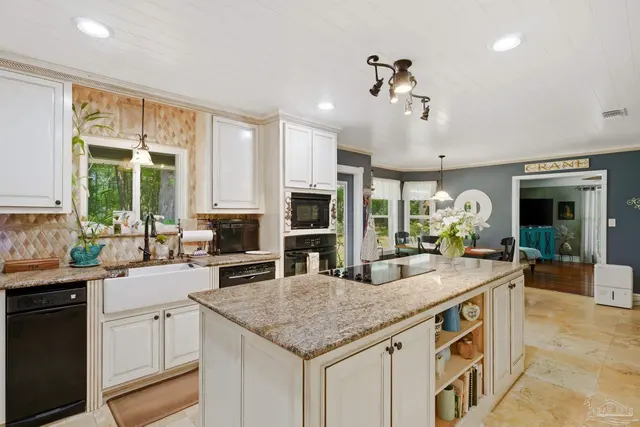 6930 Summit Way property photo