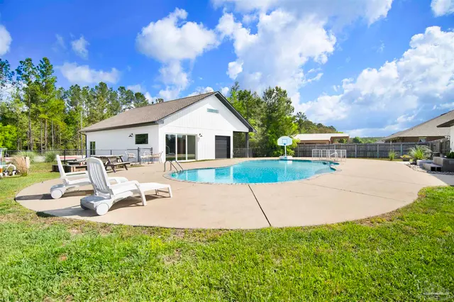 2810 Wallace Lake Rd property photo