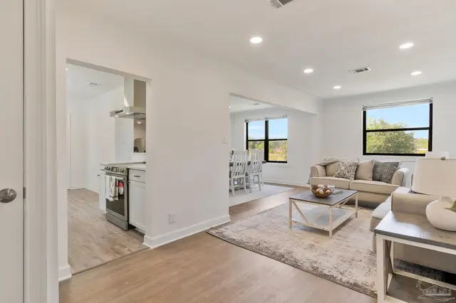 1301 Lee St property photo