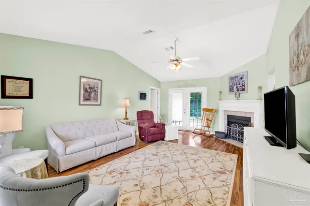 10049 Centre St property photo