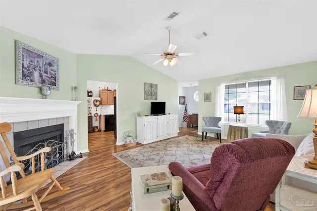 10049 Centre St property photo