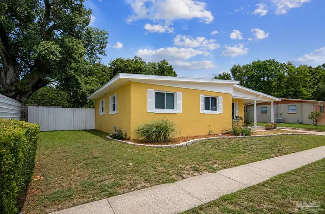 12 Huntington Dr property photo