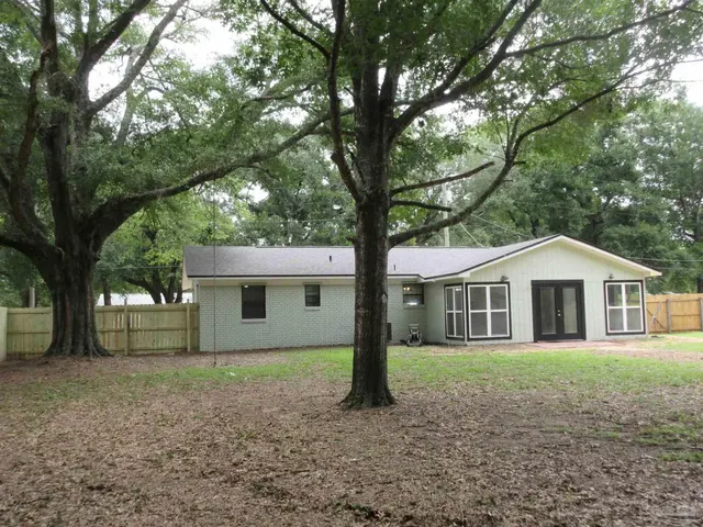 5143 Oakleaf Dr property photo
