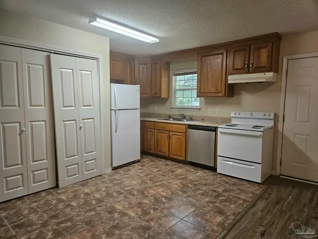 2040 Roberts Rd property photo