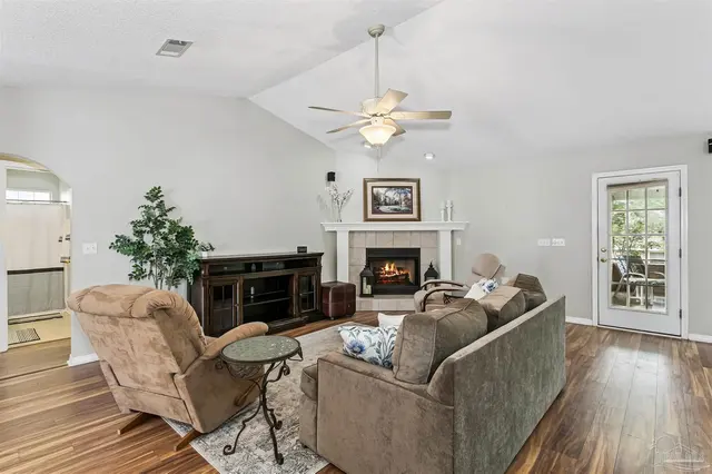 652 Ashford Rd property photo