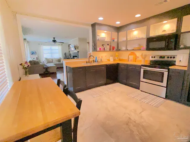 828 Gordon Ave property photo