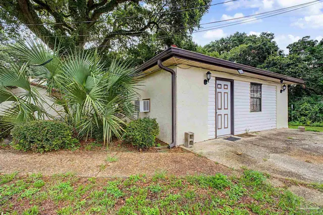 906 Mills Ave property photo