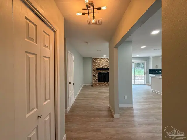 420 Dolphin St property photo