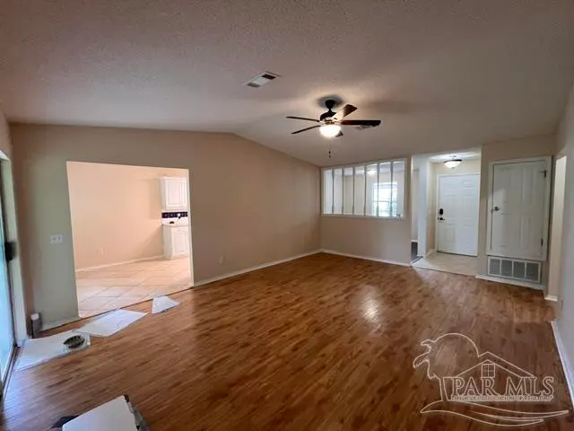 5563 Chantilly Cir property photo