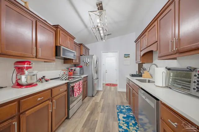 2202 Waltham St property photo