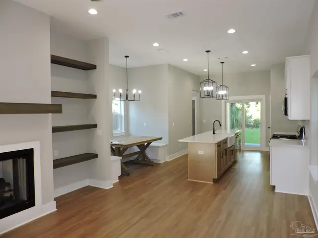 706 F St # B property photo
