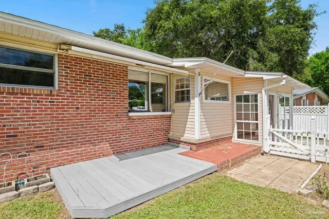 1207 Suburban Dr property photo