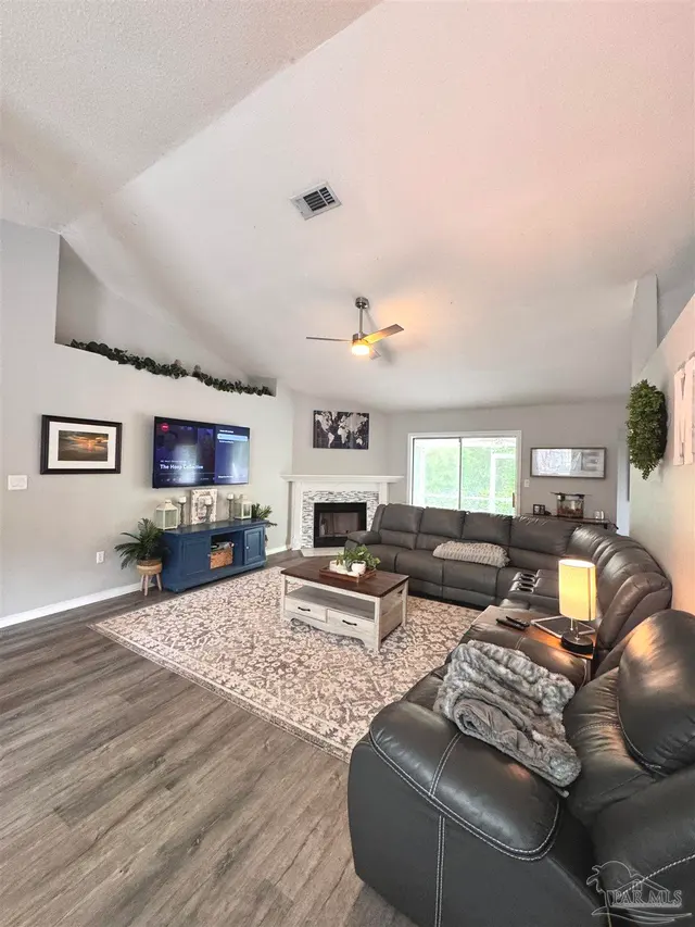 2404 Houston Cir property photo