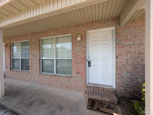 3359 Greenbriar Cir # B property photo